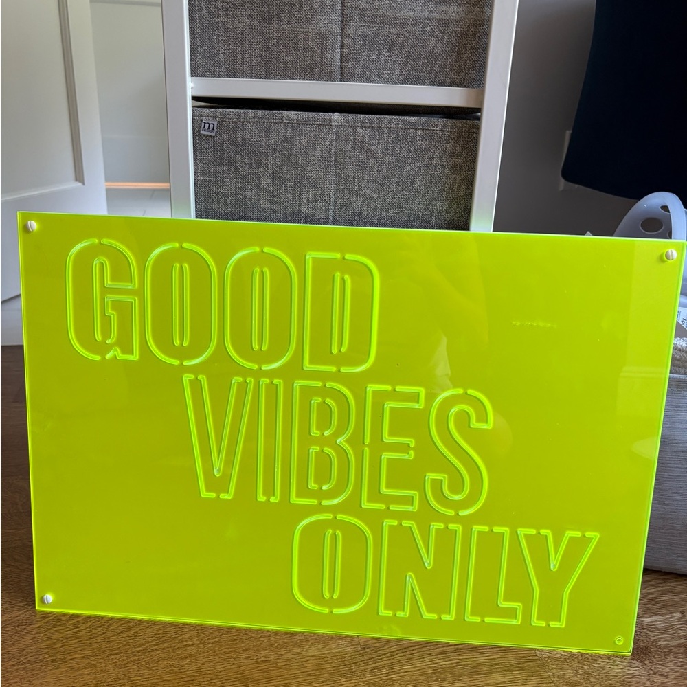 Neon Yellow 'Good Vibes Only' Sign
